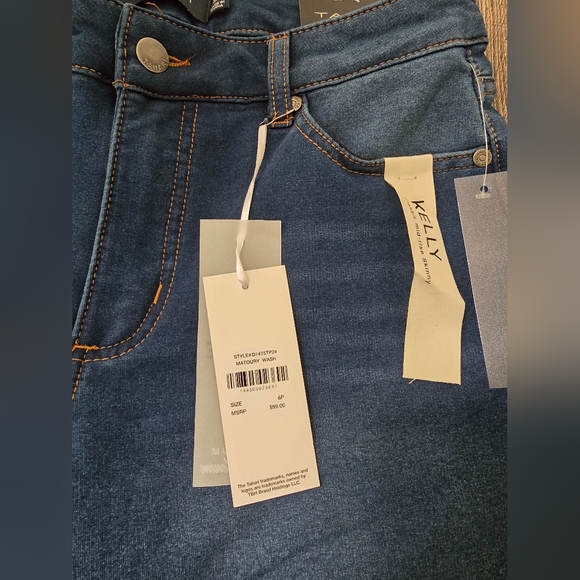 TAHARI Jeans - Size 6 - Picture 3 of 3